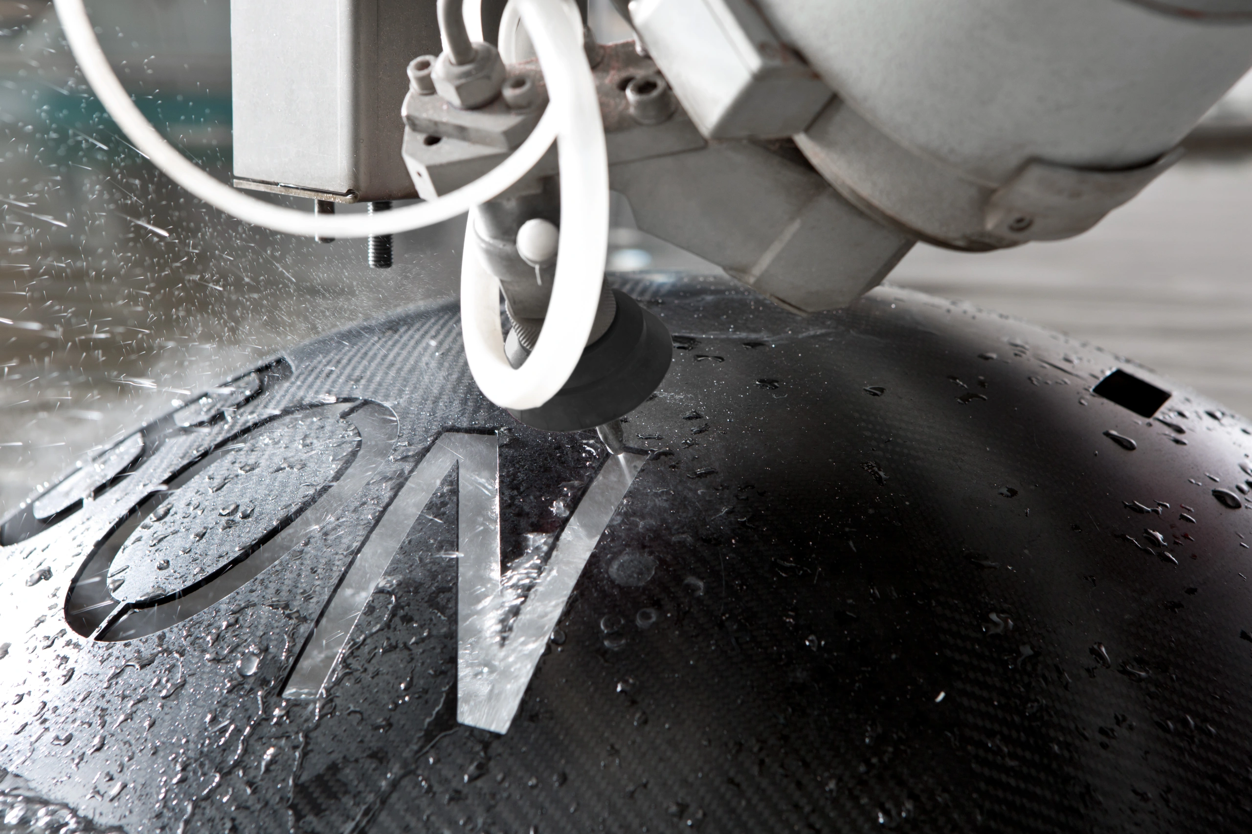 ;Využite svoju kreativitu: S 5osou hlavou a neobmedzenou rotačnou schopnosťou redefinuje Explora Cut Up J 0 výrobný potenciál a umožňuje širšiu škálu aplikácií.