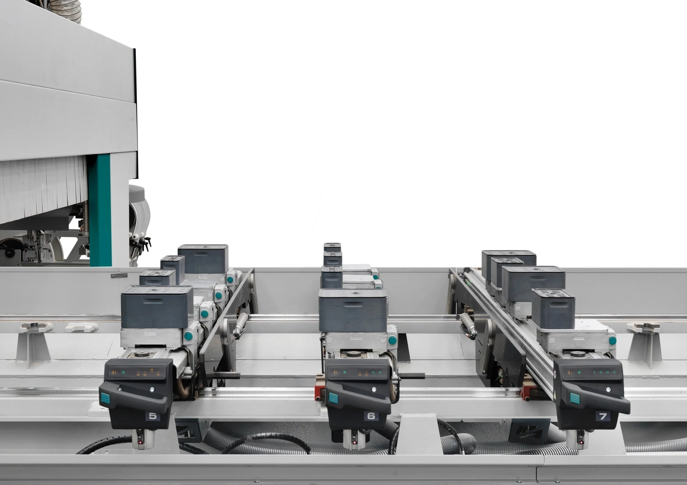 ;Inteligentné polohovanie stola: Polohovací systém SA uľahčuje obsluhe nastavenie pracovného stola. Diódy umiestnené priamo na vozíku indikujú obsluhe pozíciu trámcov a prísaviek. Znižujú chyby polohovania a urýchľujú proces zakladania dielcov.