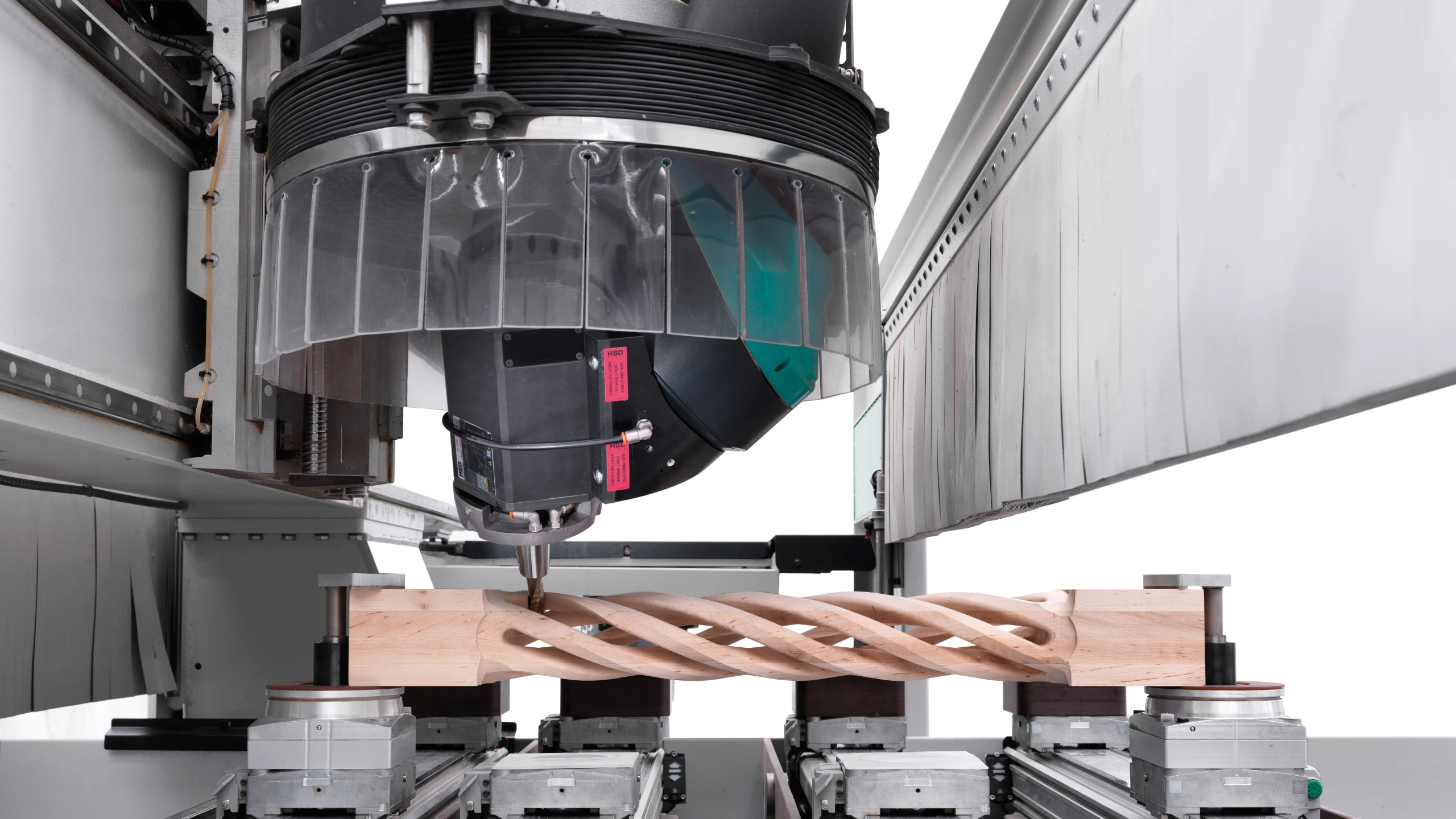 ;Vysoká flexibilita: Rover Multi Go M G P je vybavený 5-osovou operačnou jednotkou. S týmto multifunkčným vretenom je obsluha schopná vykonávať kompletnú škálu obrábacích operácií.