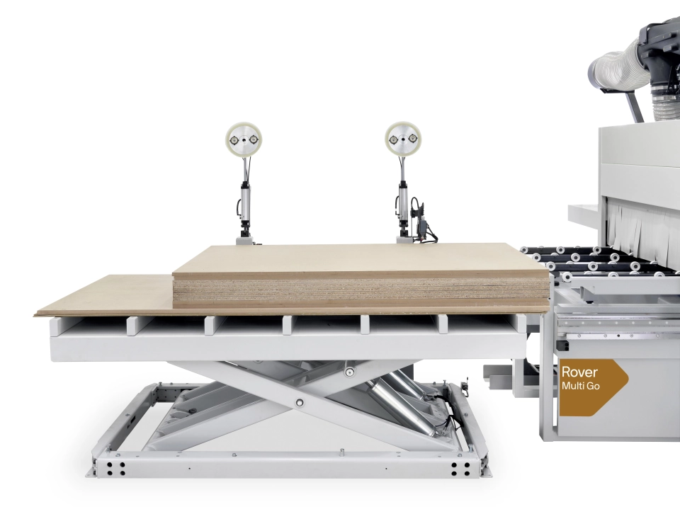 ;Automatický nakladací stôl ako voliteľná výbava.