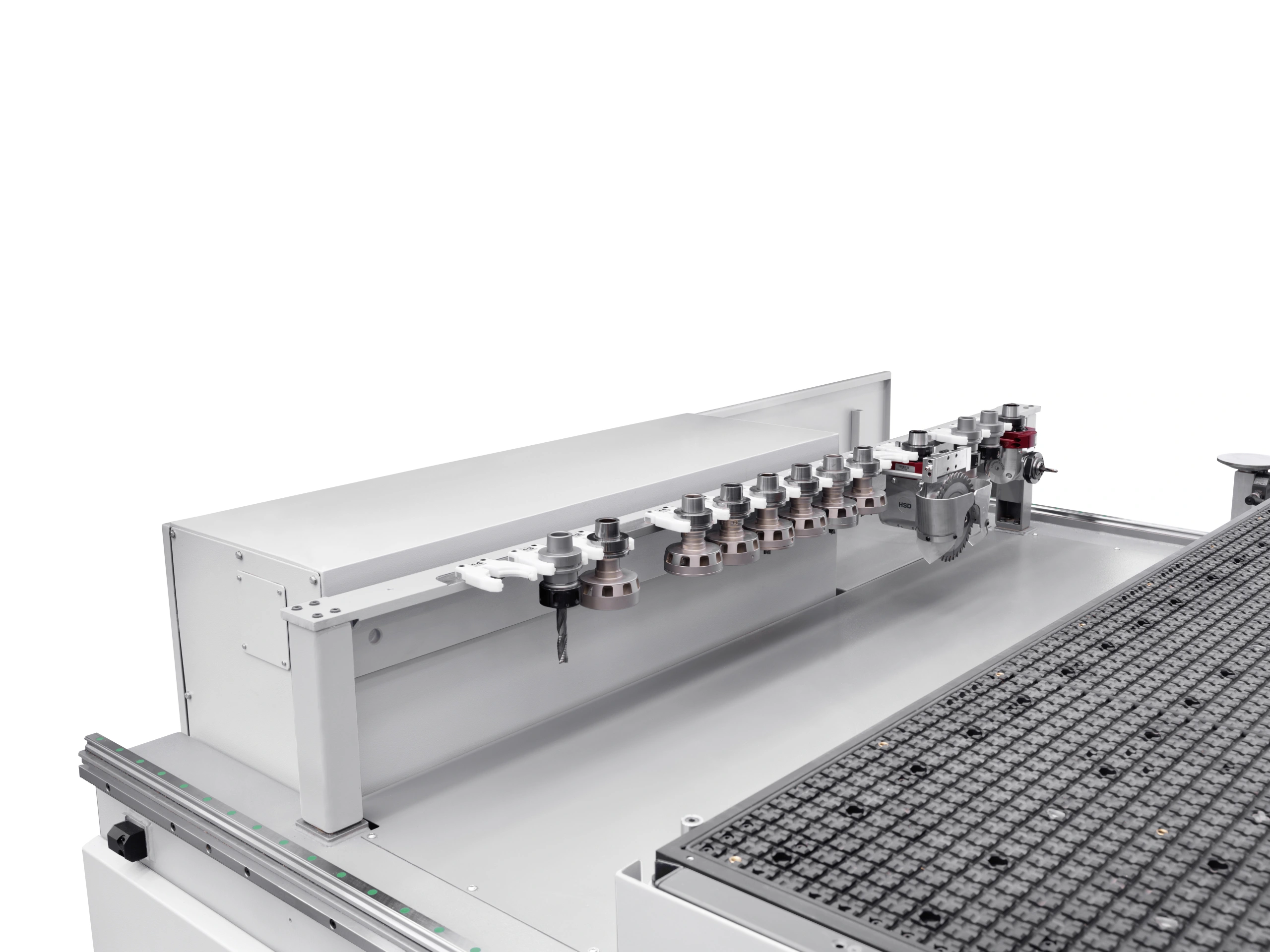 ;Výmena nástrojov: Zásobníky umožňujú automatickú výmenu nástrojov aj agregátov bez zásahu obsluhy, čo šetrí čas a zvyšuje produktivitu.