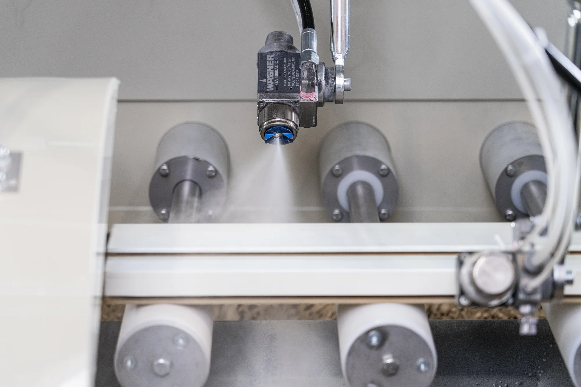 ;Striekacie pištole – zaisťujú rovnomerné nanášanie laku a vysokú kvalitu povrchovej úpravy.