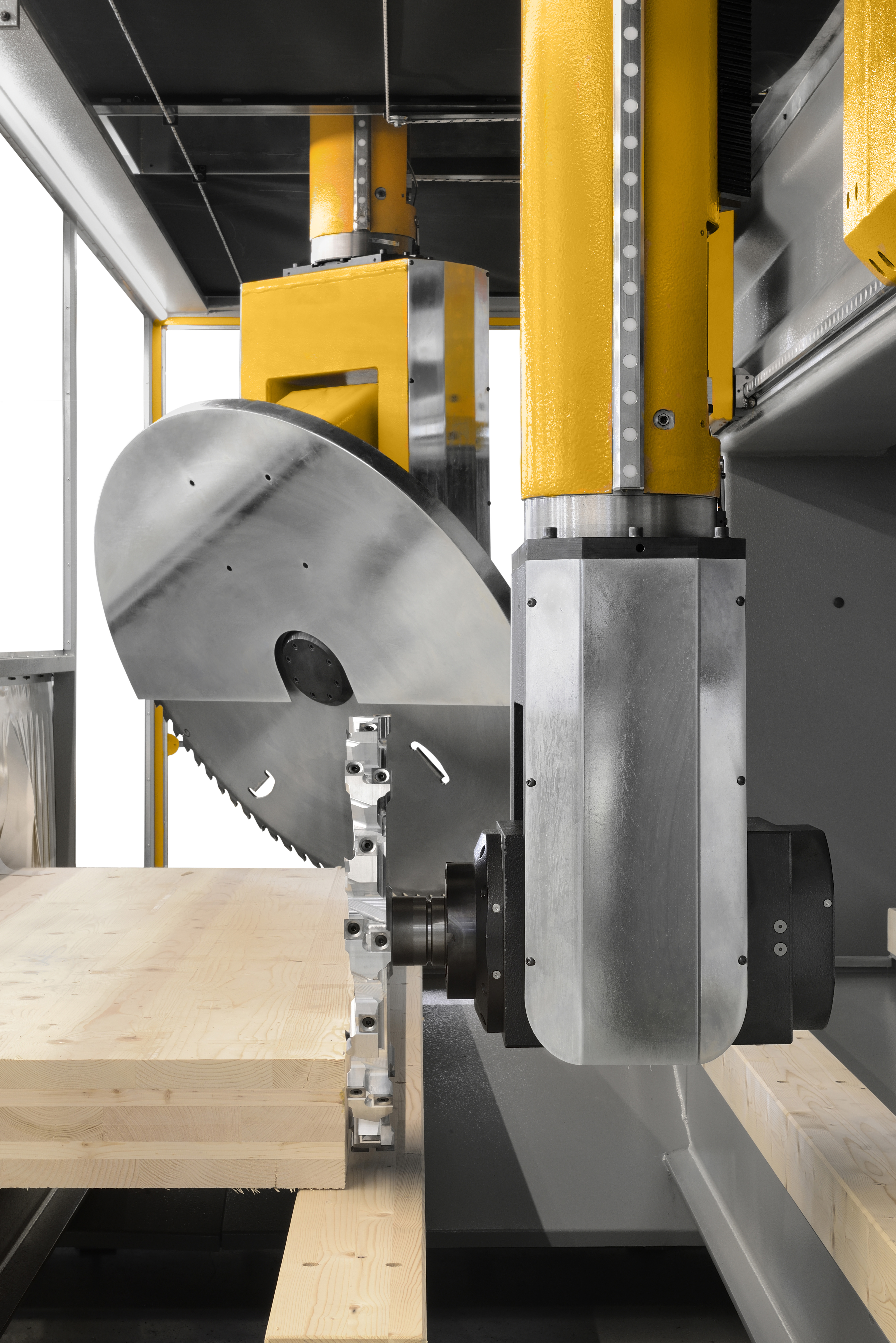 ;Na výber mnoho typov jednotiek, napríklad hlavné vreteno s pílovým kotúčom a ďalšie vreteno s výmenou nástrojov. Žiadne prestoje a maximálna produktivita.