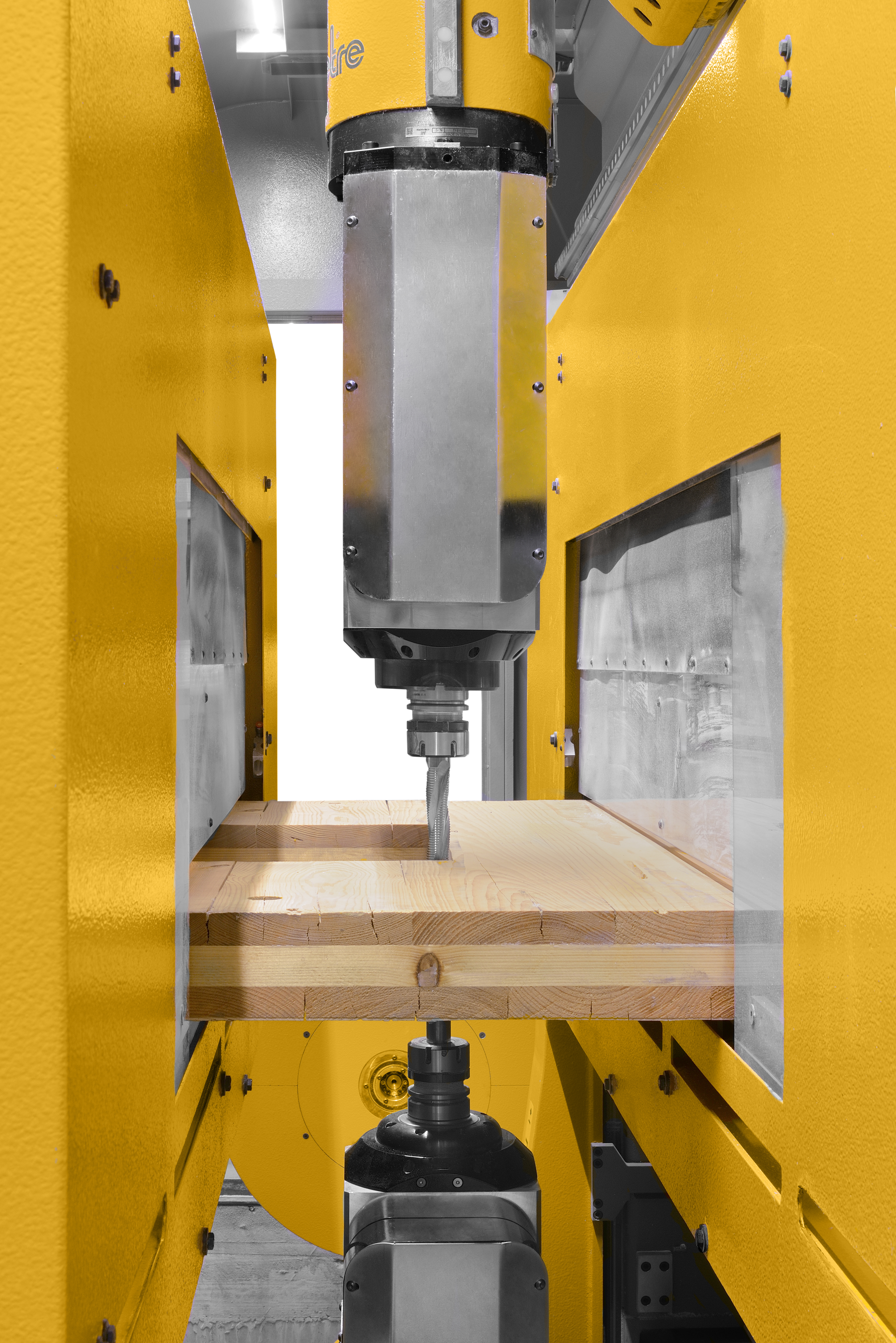 ;Dvojica nezávislých elektrovretien robí z tohto stroja neproduktívnejšie obrábacie centrum na trhu