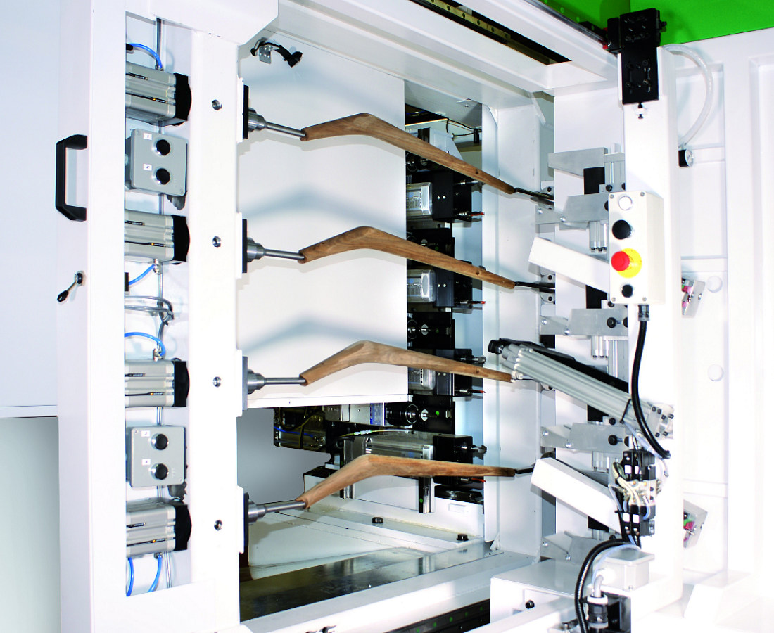 ;Pracovný priestor stroja – optimalizované usporiadanie na efektívne obrábanie dielcov.