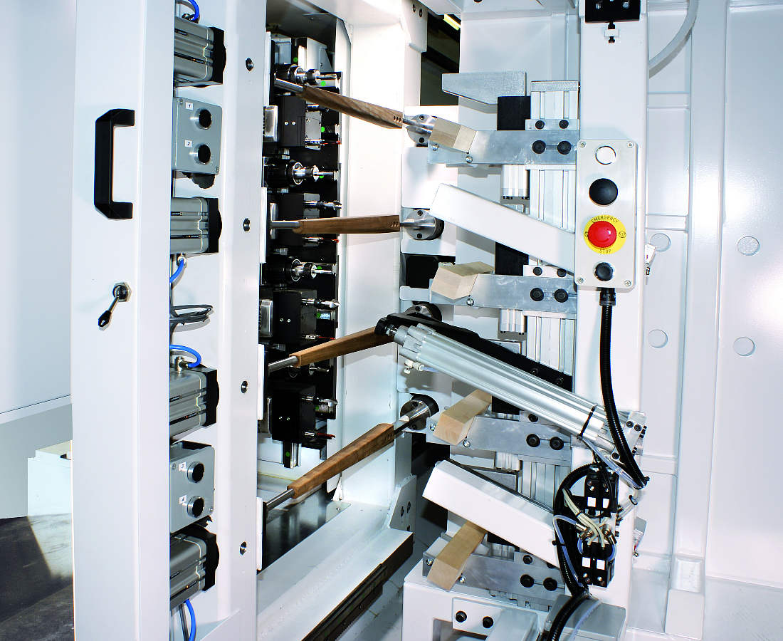 ;Upínací systém dielca – stabilné a presné uchytenie obrobku počas celého obrábacieho procesu.