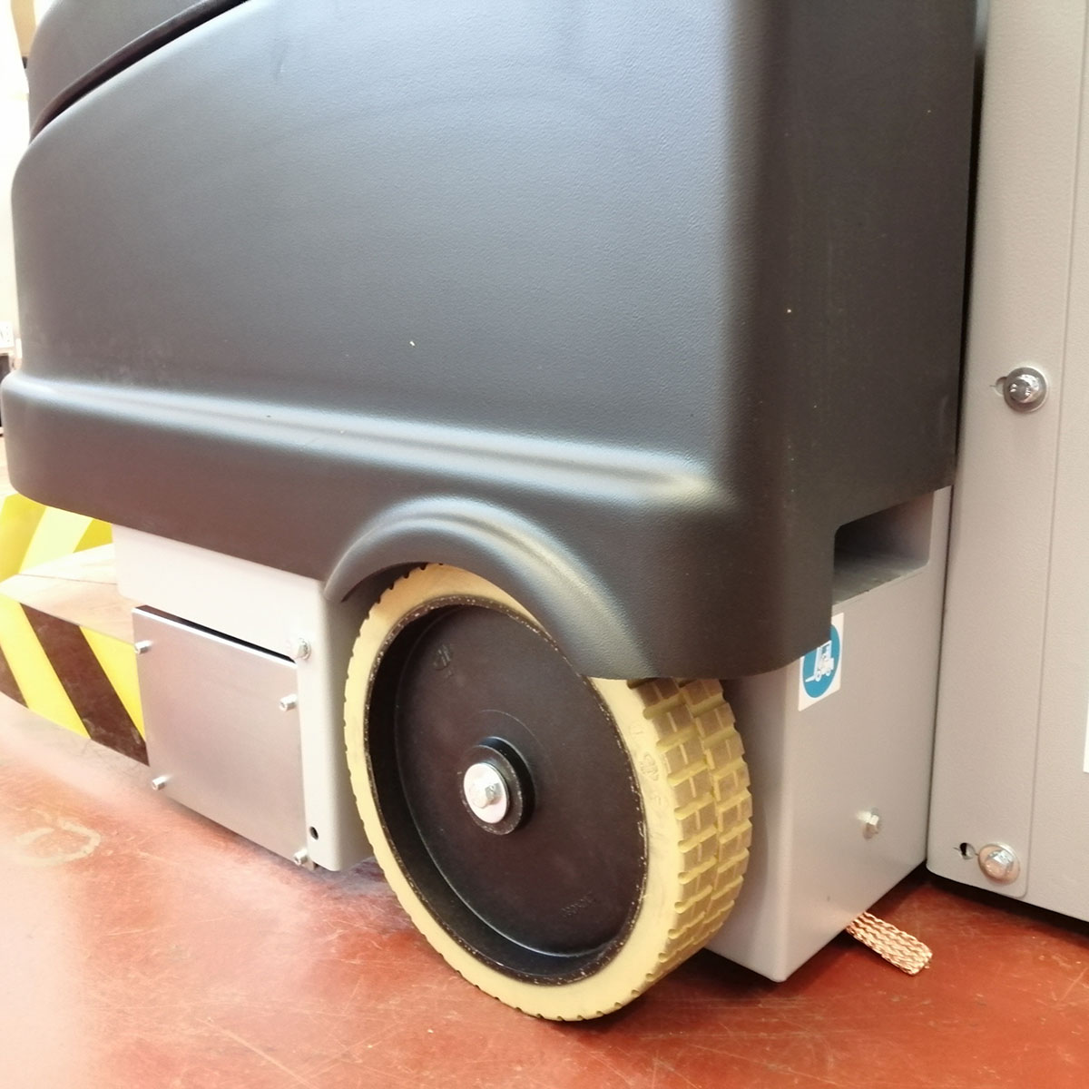 ;Kolieska sú navrhnuté tak, aby nepoškodzovali ani neznečisťovali podlahu.