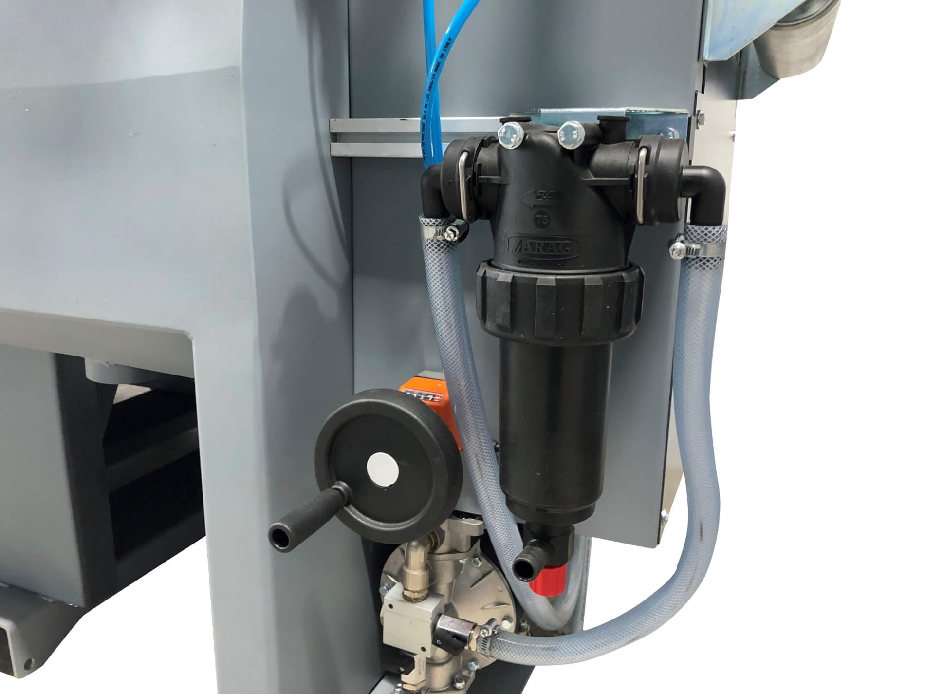 ;Systém filtrácie a rekuperácie náterovej hmoty slúži na zachytenie a opätovné využitie prebytočného náteru. Náterová hmota je počas procesu filtrovaná od nečistôt a vrátená späť do obehu.