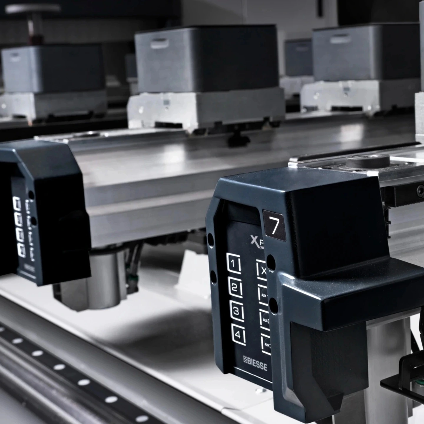 ;Inteligentné polohovanie stola: Na výber asistované alebo automatické pozicionovanie stolov a prísaviek.